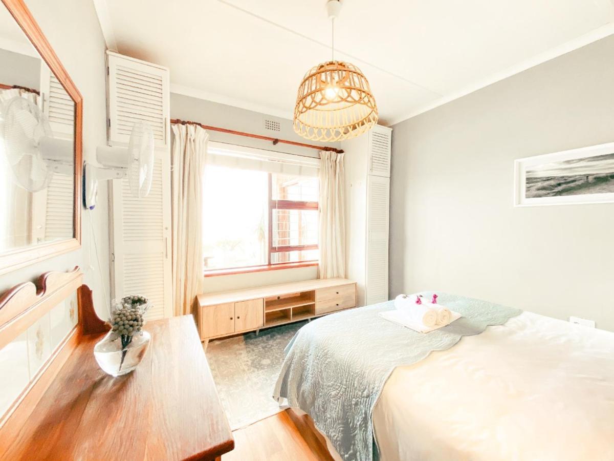 La Mer Seafront Selfcatering Accommodation Kleinmond Bagian luar foto