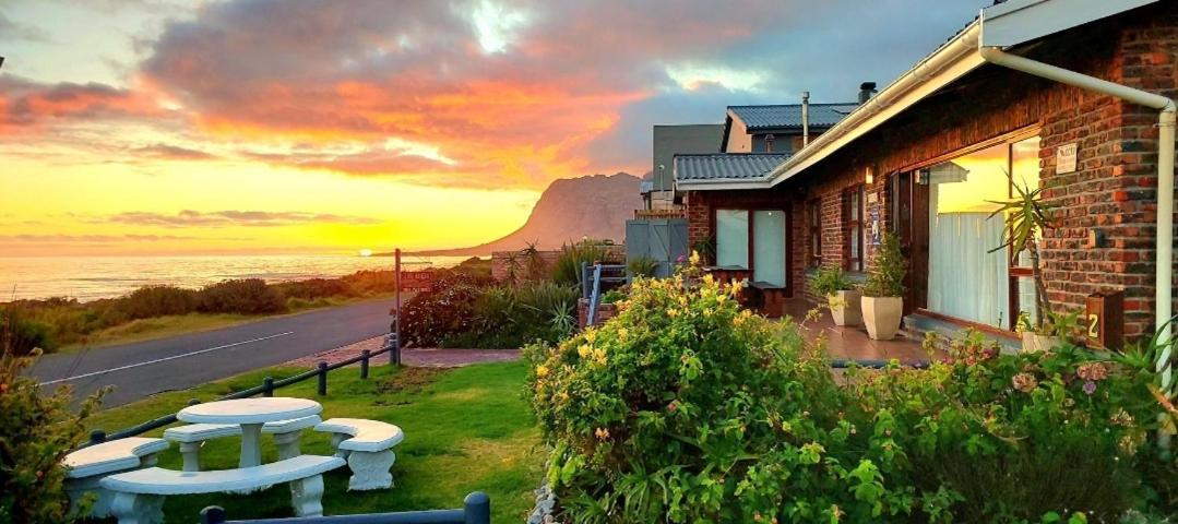 La Mer Seafront Selfcatering Accommodation Kleinmond Bagian luar foto