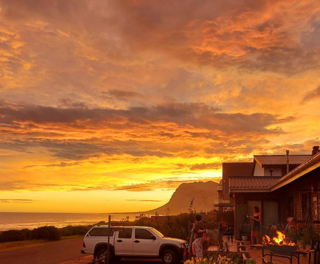 La Mer Seafront Selfcatering Accommodation Kleinmond Bagian luar foto