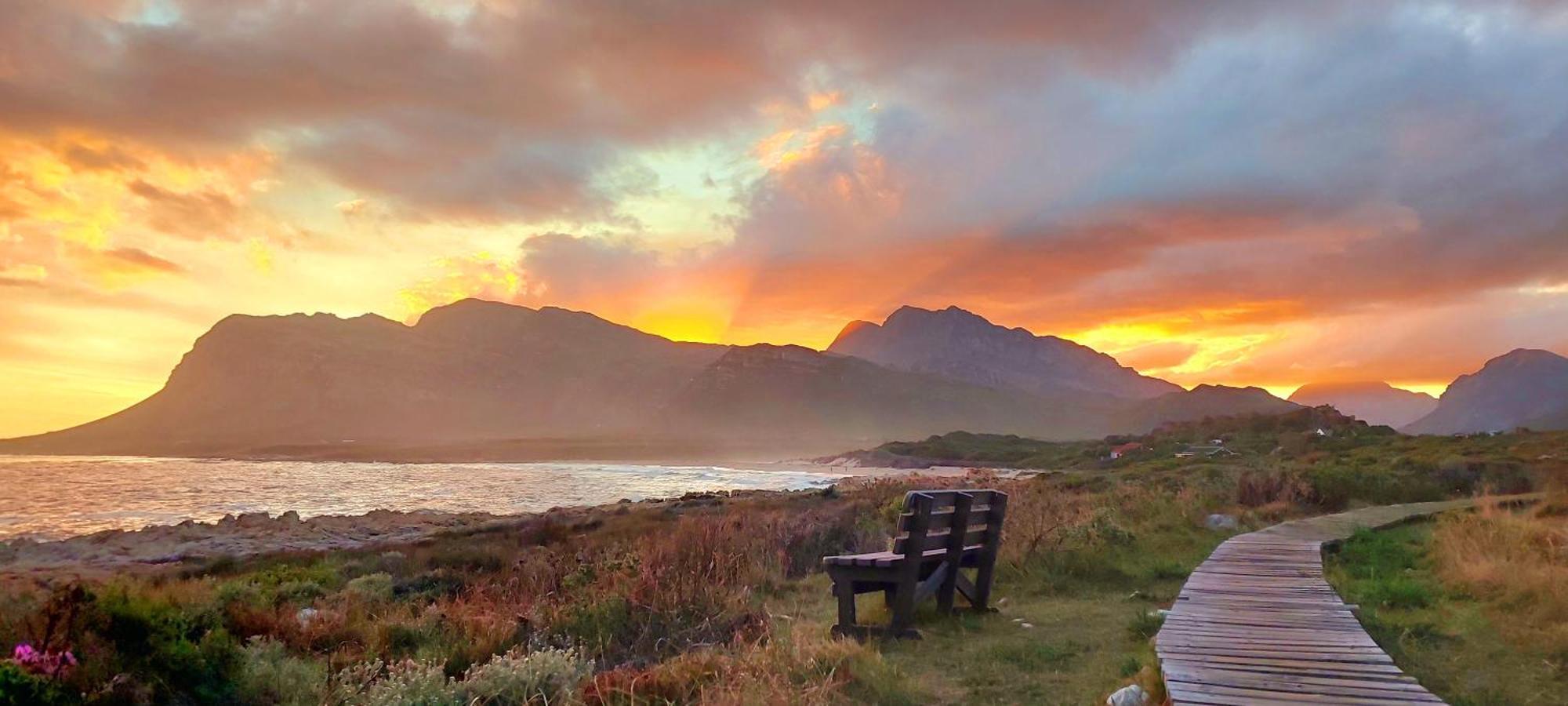 La Mer Seafront Selfcatering Accommodation Kleinmond Bagian luar foto
