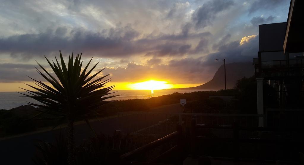 La Mer Seafront Selfcatering Accommodation Kleinmond Bagian luar foto