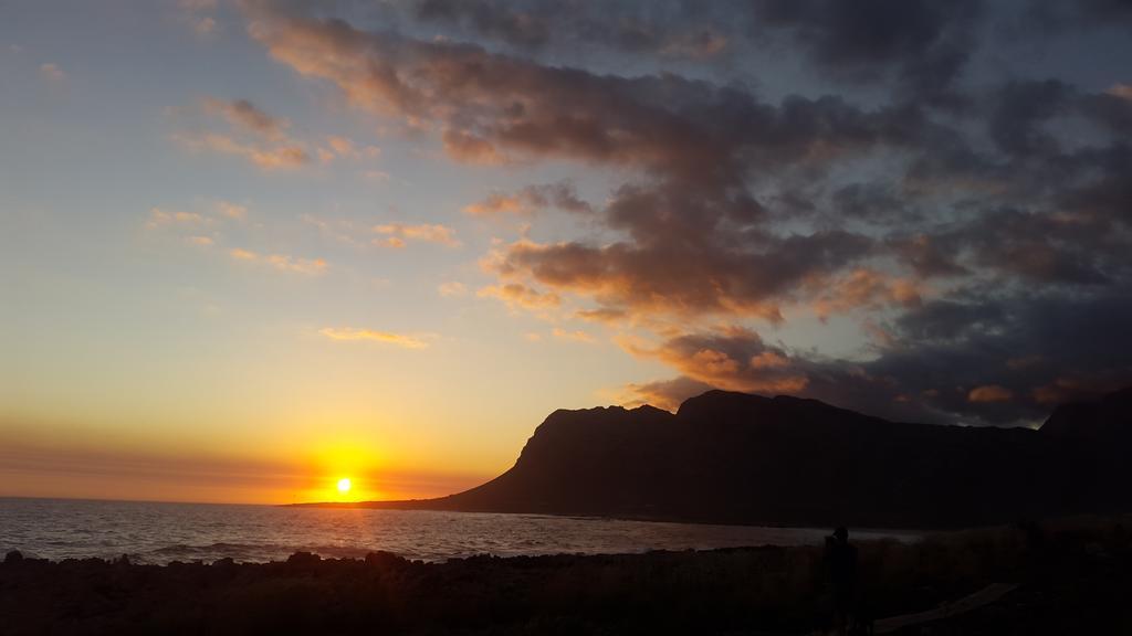 La Mer Seafront Selfcatering Accommodation Kleinmond Bagian luar foto