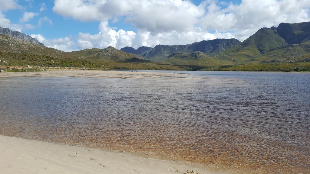 La Mer Seafront Selfcatering Accommodation Kleinmond Bagian luar foto