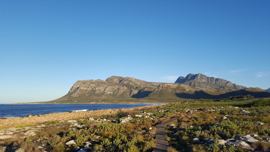 La Mer Seafront Selfcatering Accommodation Kleinmond Bagian luar foto