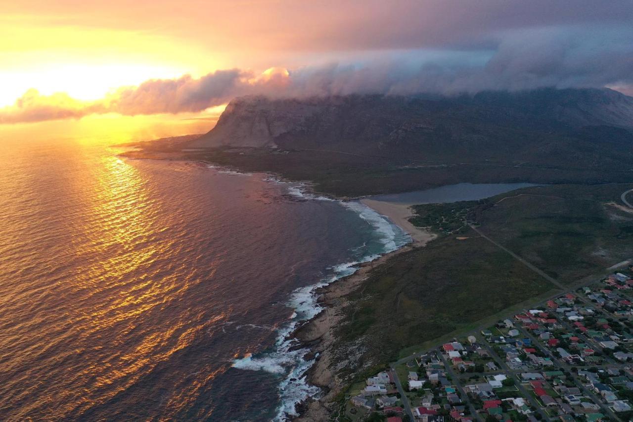 La Mer Seafront Selfcatering Accommodation Kleinmond Bagian luar foto