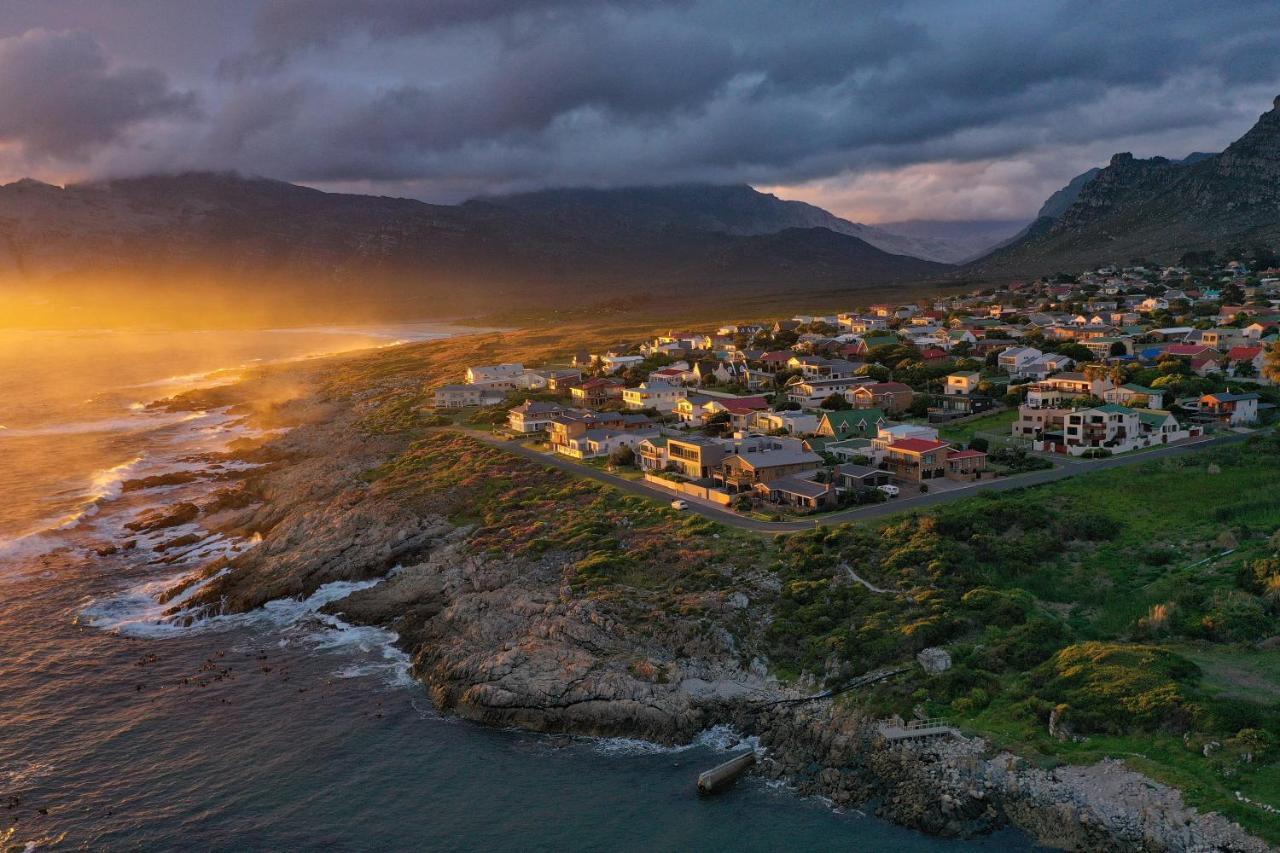 La Mer Seafront Selfcatering Accommodation Kleinmond Bagian luar foto
